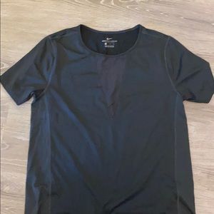 NIKE ATHLETIC/WORKOUT TOP